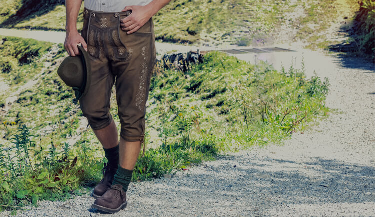 Kneelength Lederhosen men