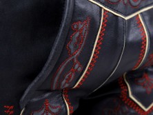 Almbock Lederhose Damen Eva mit roten Stickereien schwarz