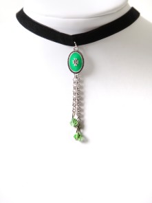 Bavarian velvet necklace with green pendandts (K25)