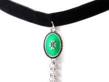 Bavarian velvet necklace with green pendandts (K25)